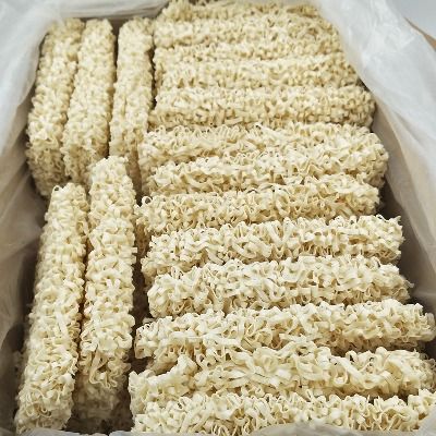 9斤大碗面整箱面饼商用面条麻辣?#22871;?#29992;面火锅面 非油炸散装方便面