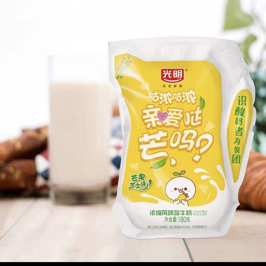 光明咕浓咕浓轻巧包酸牛奶(浓缩)低温浓缩袋装网红酸奶180g