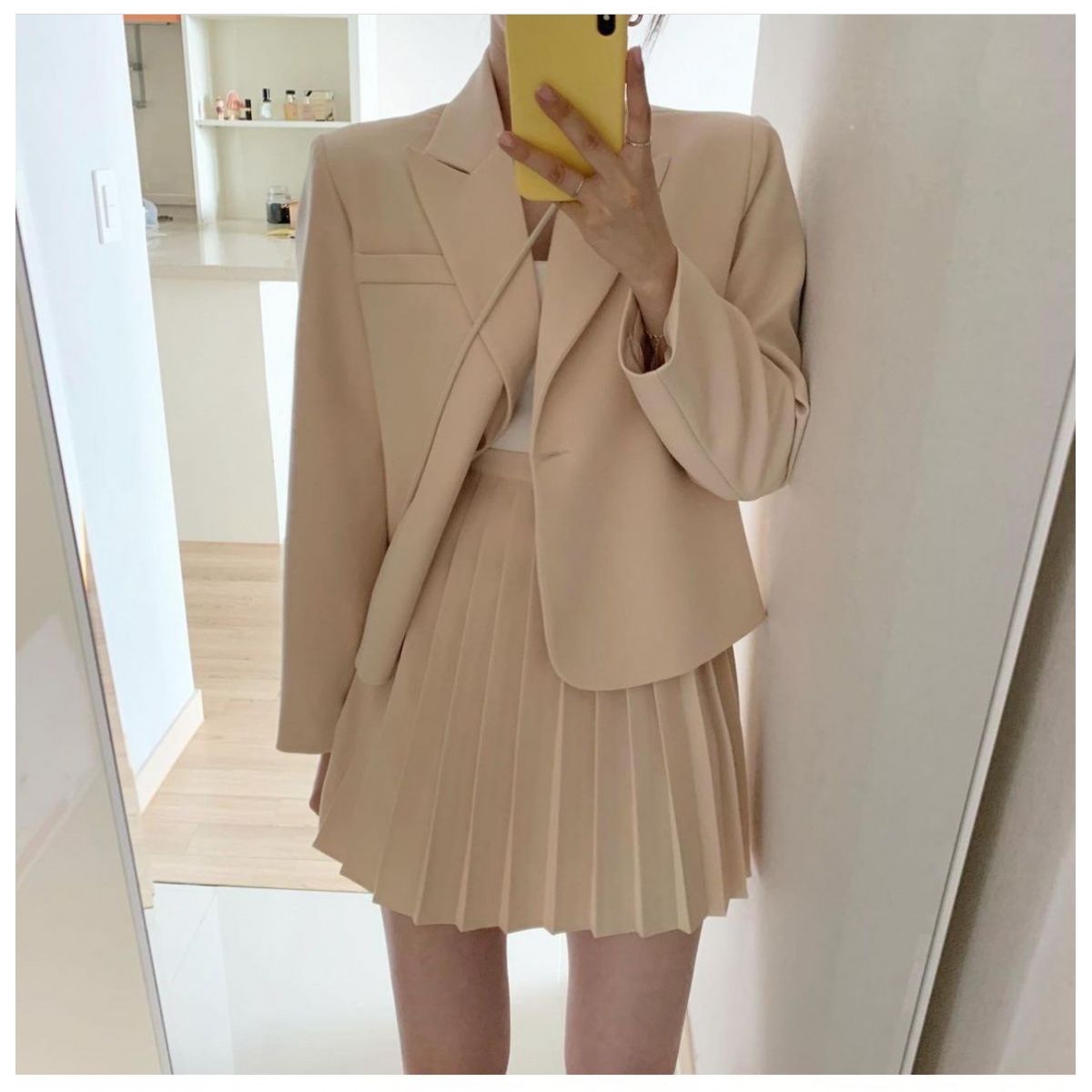 Two piece Korean chic early spring new sweet western style age reducing suit coat + pleated skirt suit for women