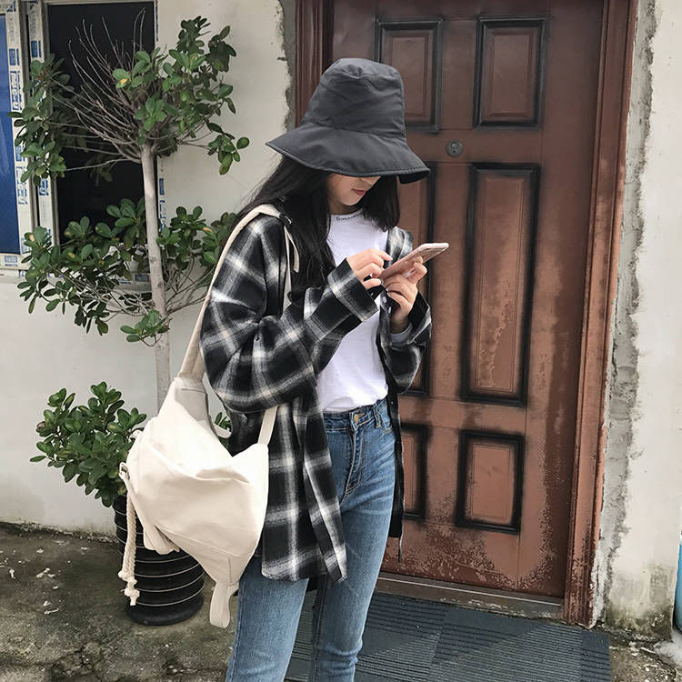 Spring and autumn Korean version of INS Long Sleeve Plaid Shirt girl student loose Plaid Shirt coat top female sun proof clothing woman