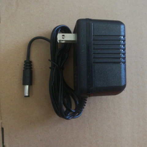 适配器和充电器图片 d614176ea6ca343d25c5979559cd5581.jpg
