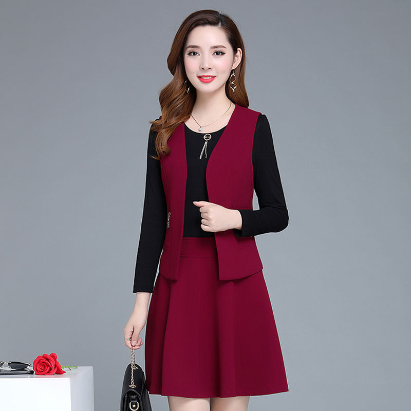 Han Nuosha Fashion Suit Women 2022 Autumn New Korean Version Temperament Mom Wear Vest Two-piece Dress