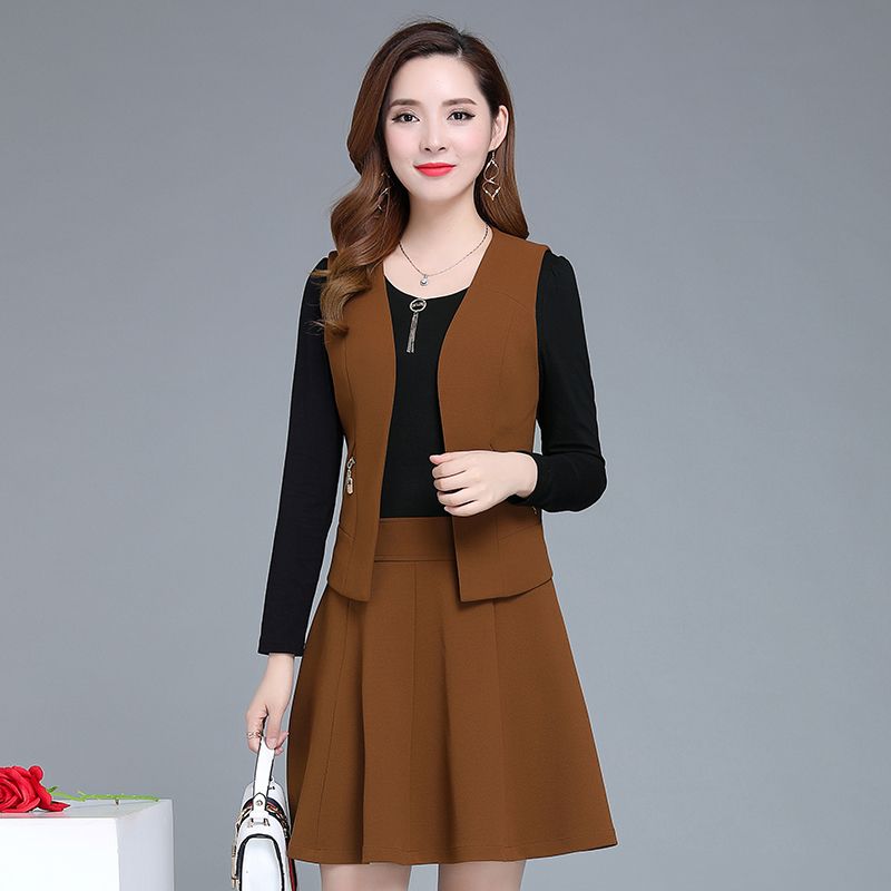 Han Nuosha Fashion Suit Women 2022 Autumn New Korean Version Temperament Mom Wear Vest Two-piece Dress