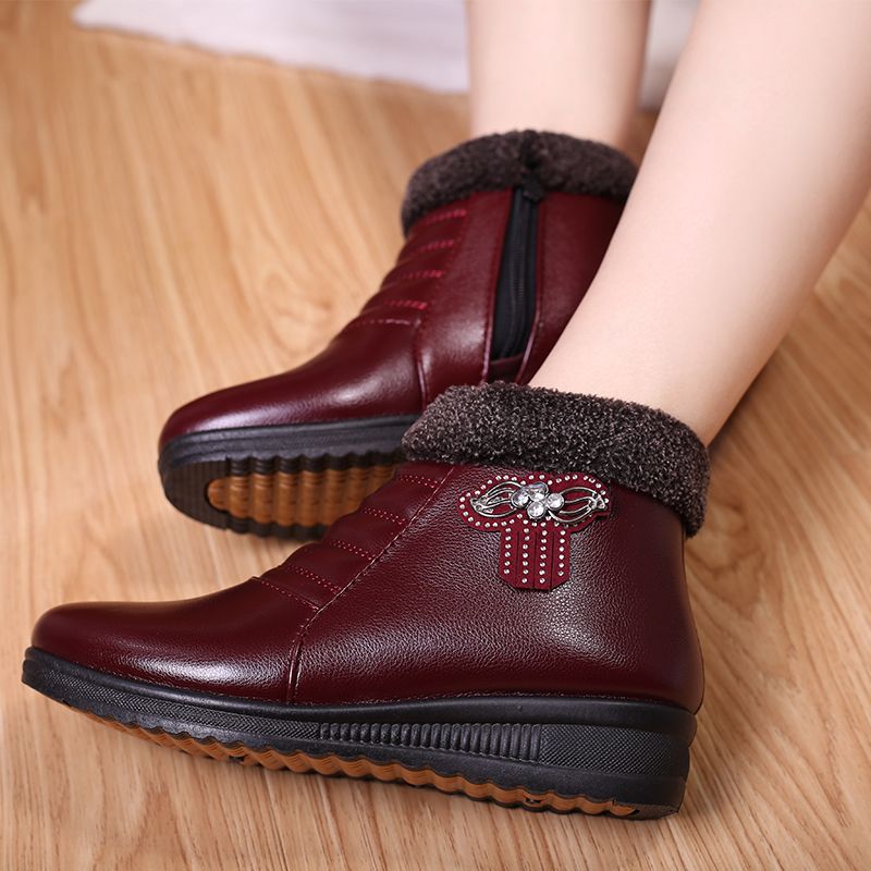 Winter mother's shoes middle-aged and elderly cotton shoes large size warm and comfortable plus velvet non-slip flat soft-soled leather shoes women's short boots