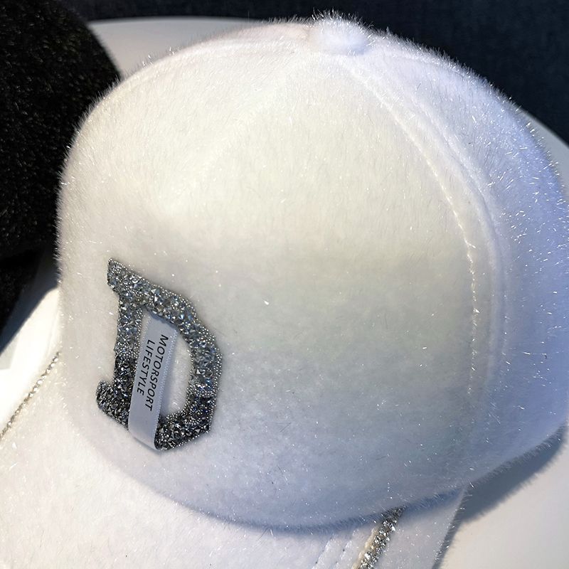帽子秋冬季女士潮流贴钻字母D百搭棒球帽韩版毛球女白色鸭舌帽