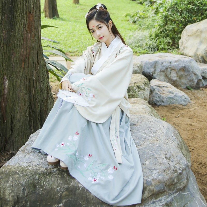 传统汉服女学生古装日常演出写真毕业照班服长款大广袖仙女汉元素