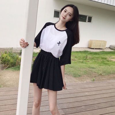 µ¥¼þÌ××°Å®Ïļ¾º«°æ¶Ì¿îѧÉú¿íËÉTÐôÉÏÒÂ+²»¹æÔòËɽôÑü¶ÌȹÁ½¼þÌ×