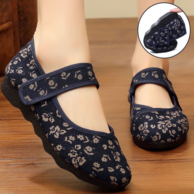 中老年人妈妈软底肥脚宽脚女鞋大码41-43老北京布鞋加肥加大春款