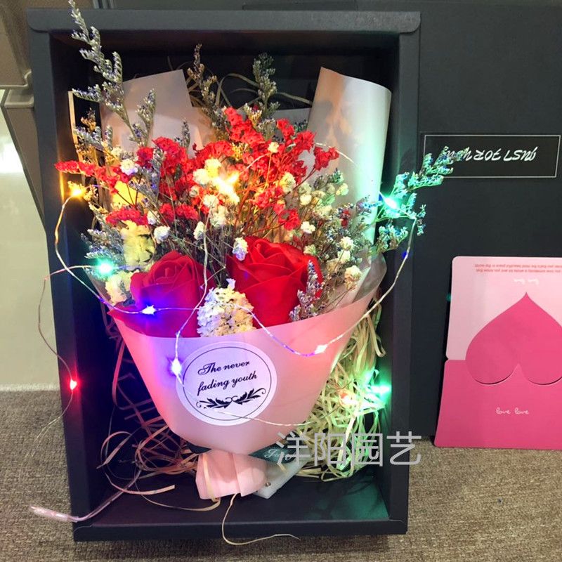 礼品花束图片 470b546e-6694-4a2a-b58f-c4d035c07be3.jpg
