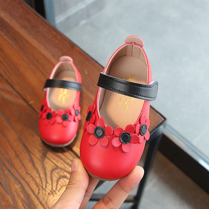 Spring and autumn 2020 new girl's soft soled leather shoes cowhide sole children's shoes princess shoes single shoes baby grandmother shoes