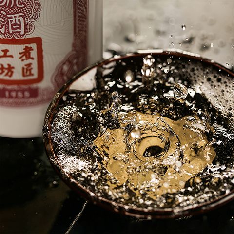 白酒代理：品鉴酒香背后的机遇与挑战