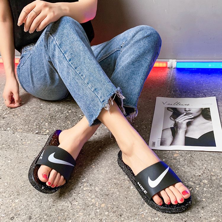 New summer slippers for men to wear students' Korean slippers for women's fashion