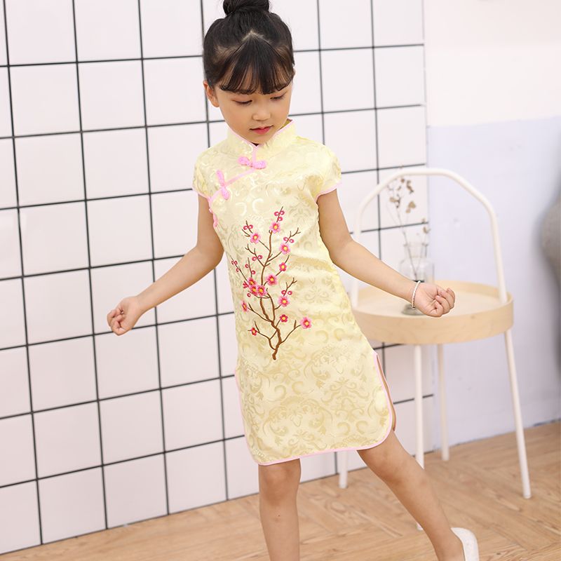旗袍小女孩 7b8d21ad-9732-4e0d-8778-311658c3adce.jpg