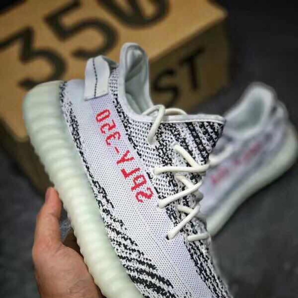 yeezy350v2 白斑马,实拍,原厂巴斯夫,同步还原