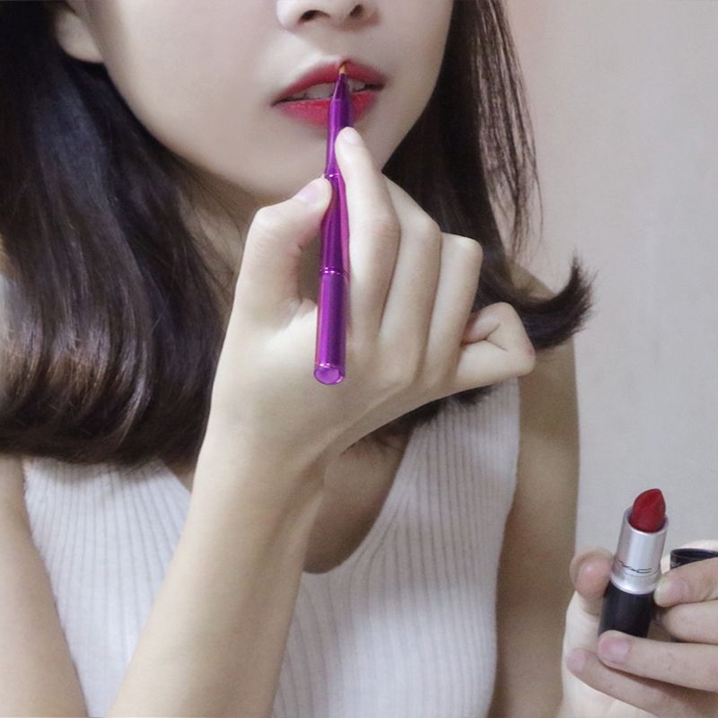 Lip brush, lipstick brush, telescopic portable makeup brush, female beginner blemish brush, lip brush, eye shadow brush, eyelash brush.