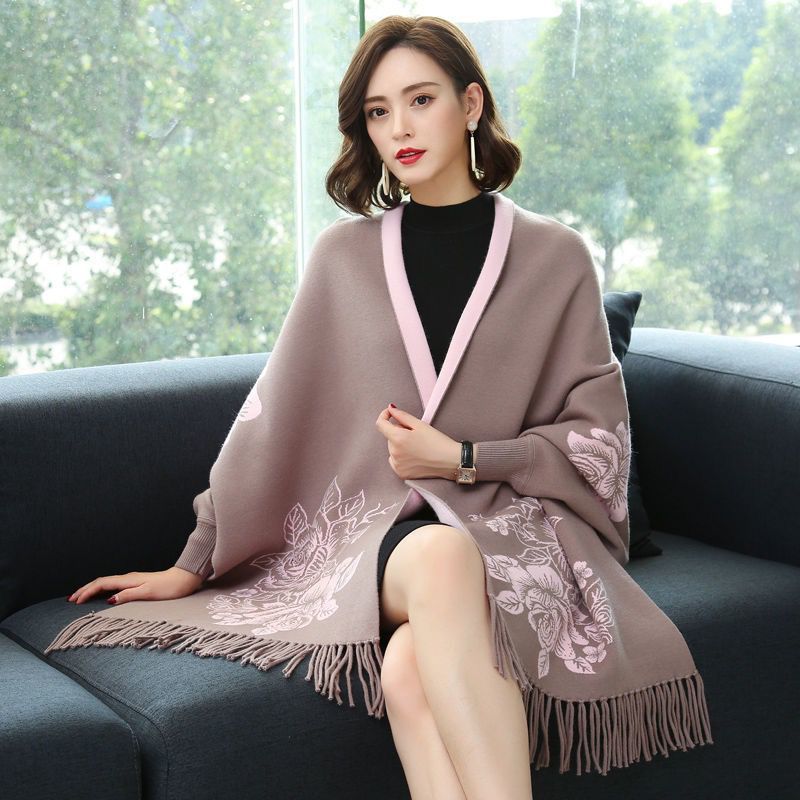 春秋季披肩女外搭斗篷外套开衫围巾新款秋冬毛衣刺绣牡丹双面流苏