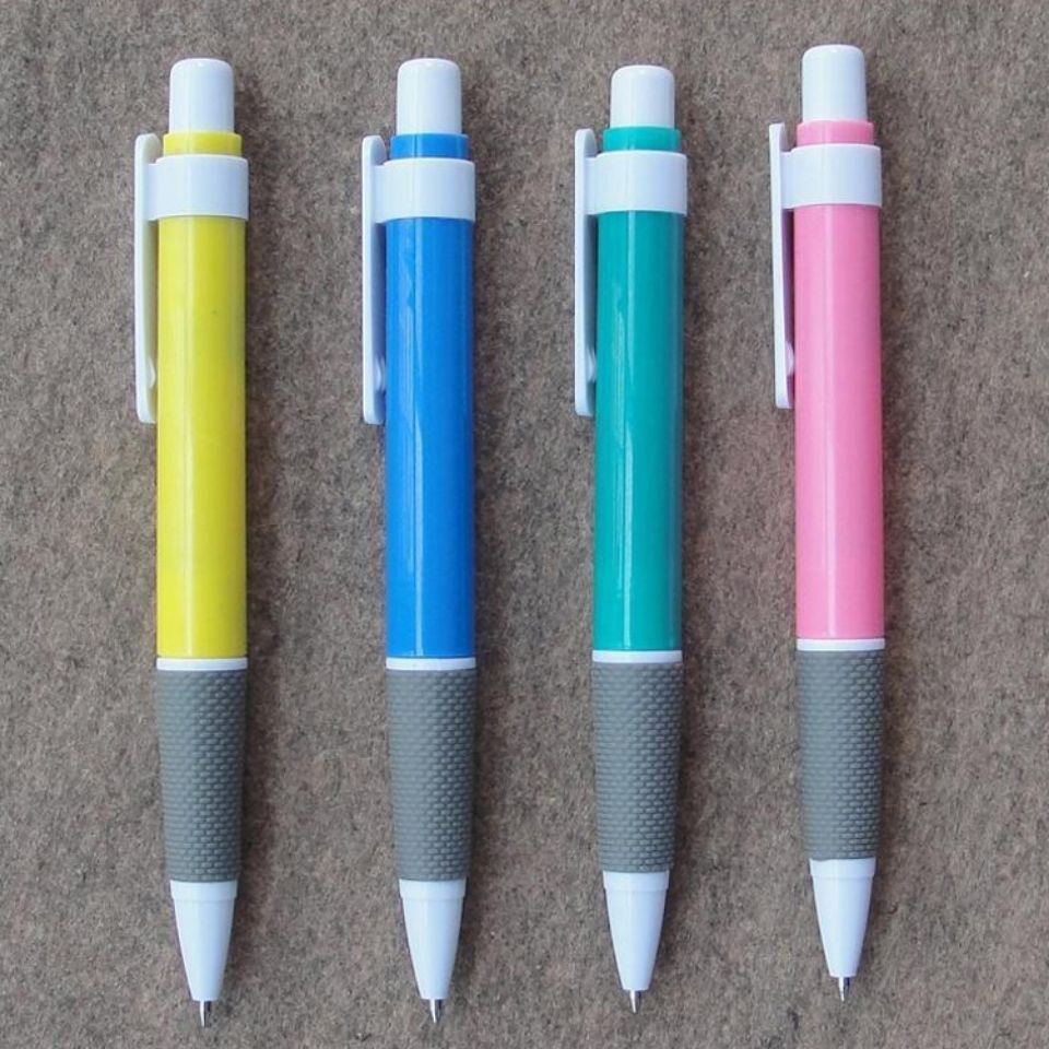 Ballpoint pen press ballpoint pen ballpoint pen retail learning office blue refill bullet type 0.7mm
