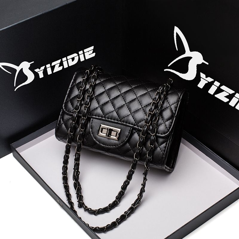 Crossbody bag for female students Korean version versatile 2023 new soft leather rhombus small fragrance style single shoulder chain small square bag with tassels