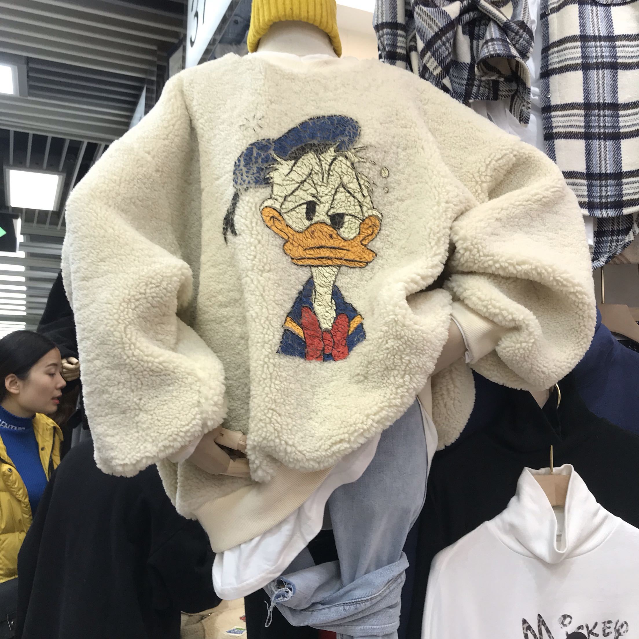 Autumn and winter new style Donald Duck printing fake two pieces of white edge loose Pullover lamb hair sweater women's thickened coat