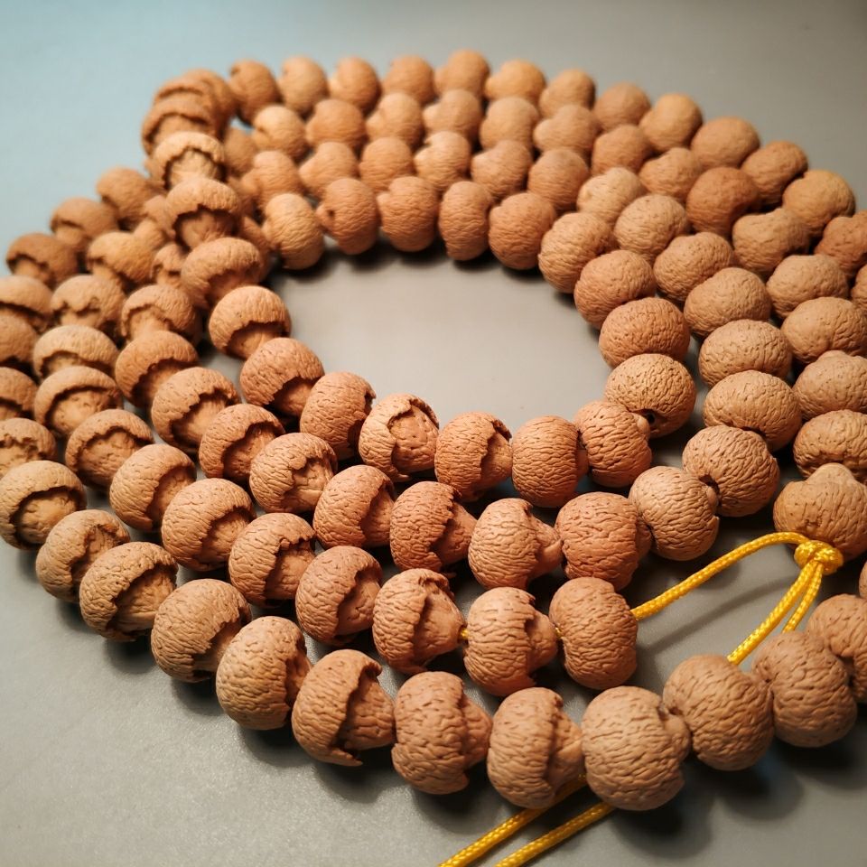 什么是滴血莲花菩提手串 4c16a2a2-e88e-41e2-84ec-737844dedba4.jpg