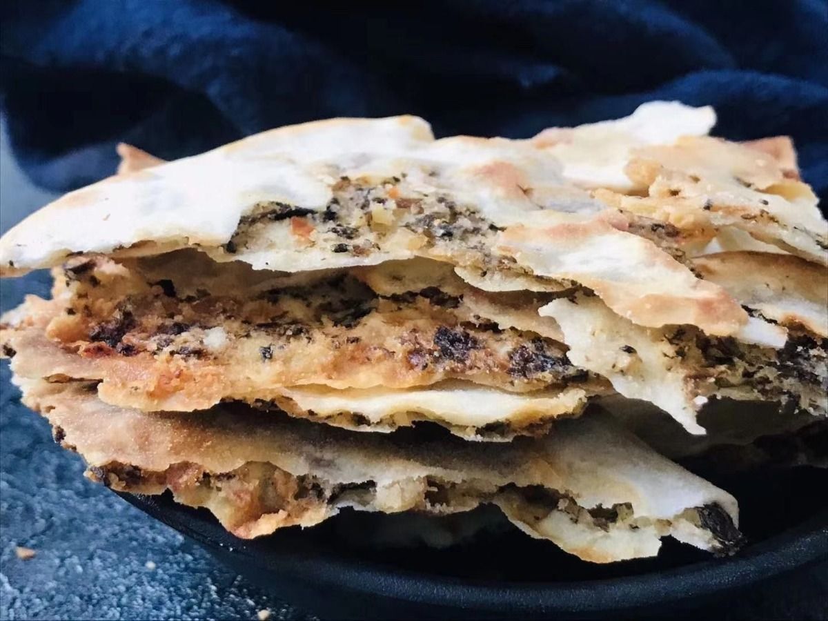 现做手工梅干菜饼梅菜扣肉烧饼吊炉炭火薄饼锅盔薄饼网红小吃