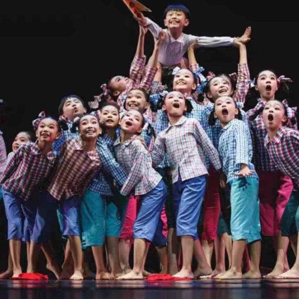 留守儿童演出服第九届表演服遥远的爸爸妈妈演出舞蹈服装现代朴素