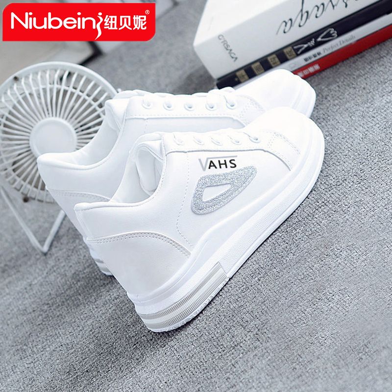 Inside heightening small white shoes women's new fall and winter 2020 versatile leather Plush student thick soled sports and leisure board shoes women