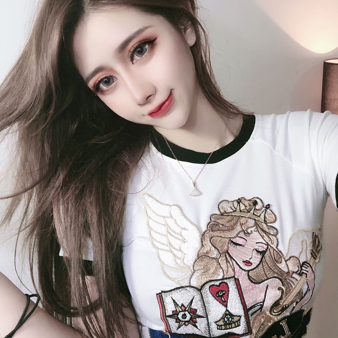 Ins trend new short-sleeved tight-fitting chest large embroidery cotton t-shirt ladies popular all-match self-cultivation thin top summer