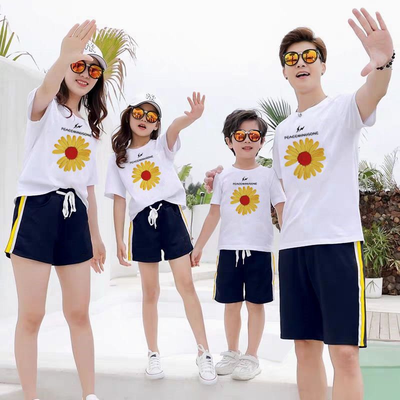 Parents and children wear a three-port 2020 summer dress Korean girls' short sleeve T-shirt pure cotton boys Mickey relaxed t