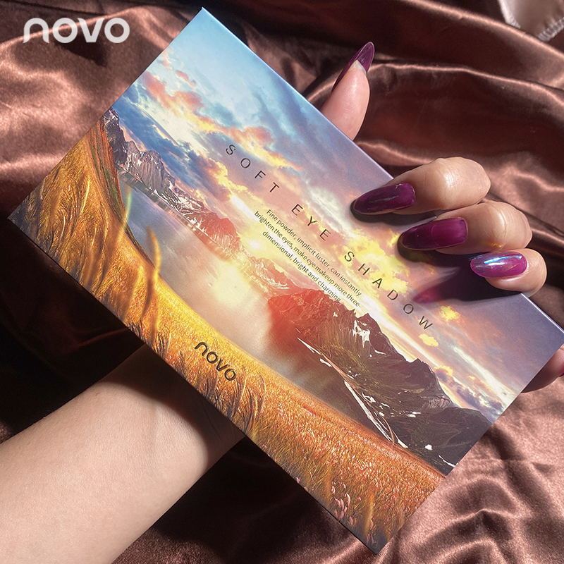 NOVO18色眼影盤ins超火bling閃粉珠光啞光防水平價學生黨女眼影刷