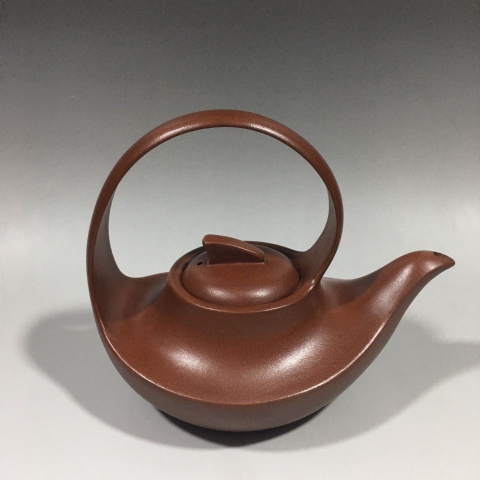 品名:曲壶紫砂壶底款:汪寅仙20/15厘米500毫升泥料:朱泥