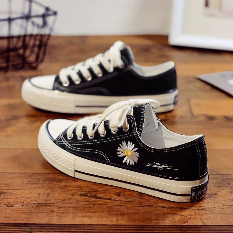 2020 spring low top small daisy canvas shoes female students' Korean cloth shoes
