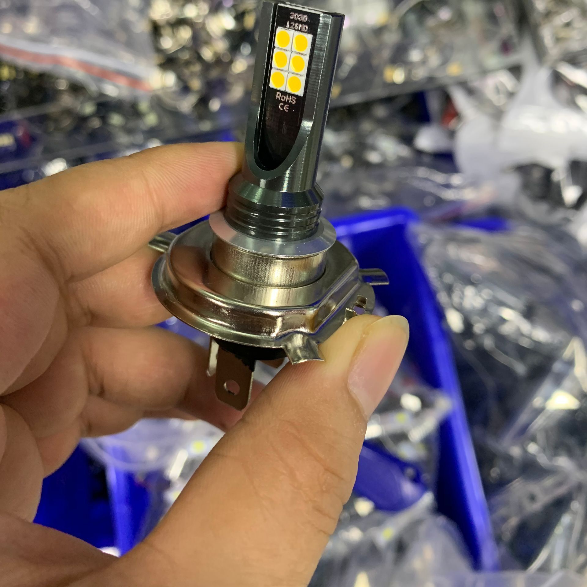 超亮led灯泡货车灯h4大灯h1远近光进口芯片100w带透镜12v-24v通用