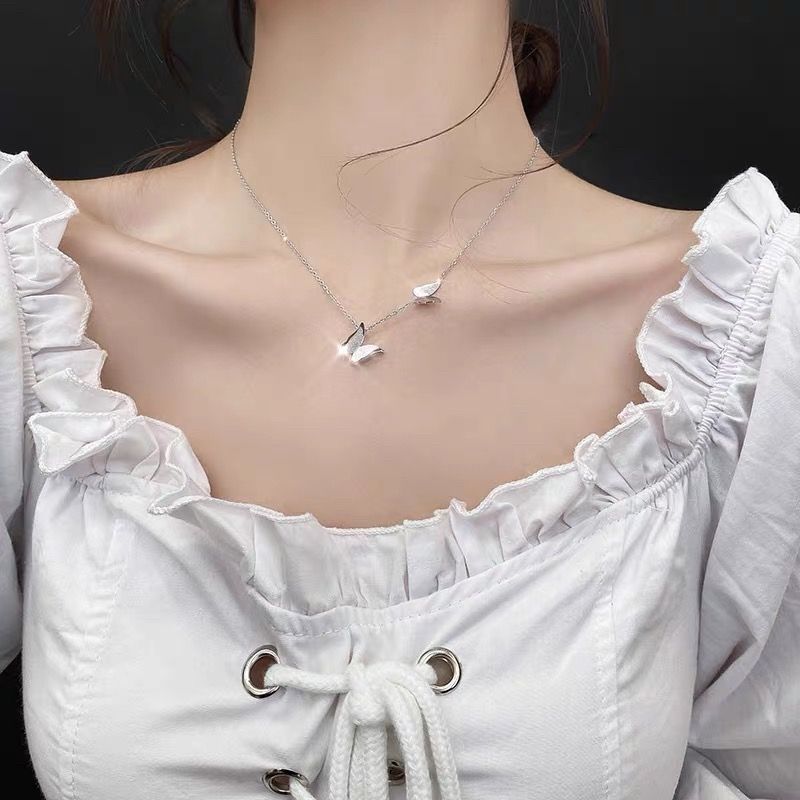 Ins three-dimensional small butterfly necklace female clavicle chain does not fade simple temperament net red tide cold wind niche brand