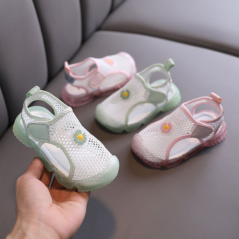 Girl's sandals 2020 summer boy baby walking shoes Baotou anti kick soft bottom baby sandals children's antiskid beach shoes