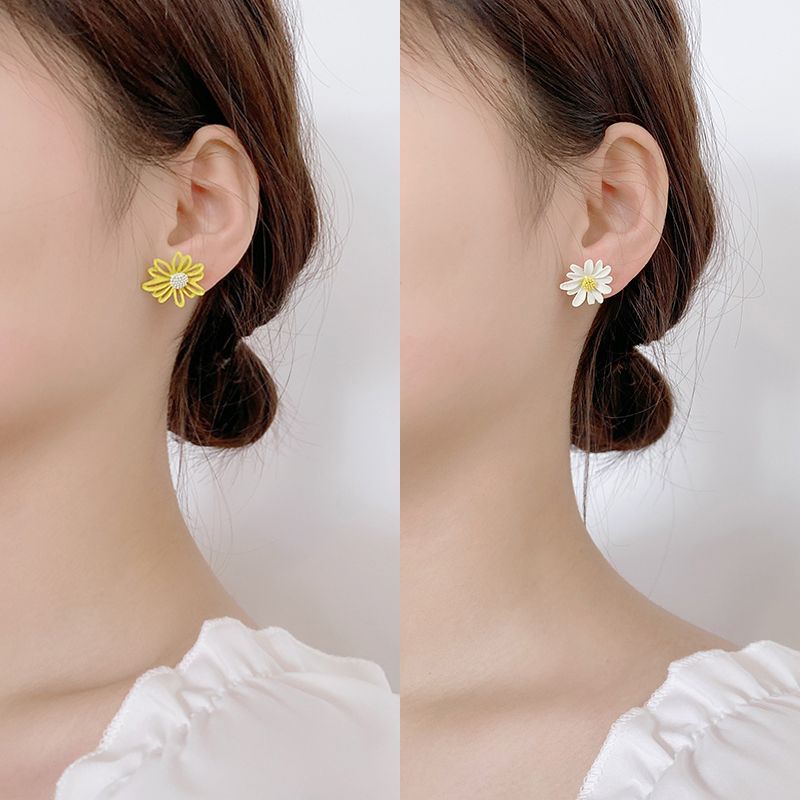 2020 new style small daisy earrings Mori series sweet all-match net red students Korean version simple temperament fashion earrings