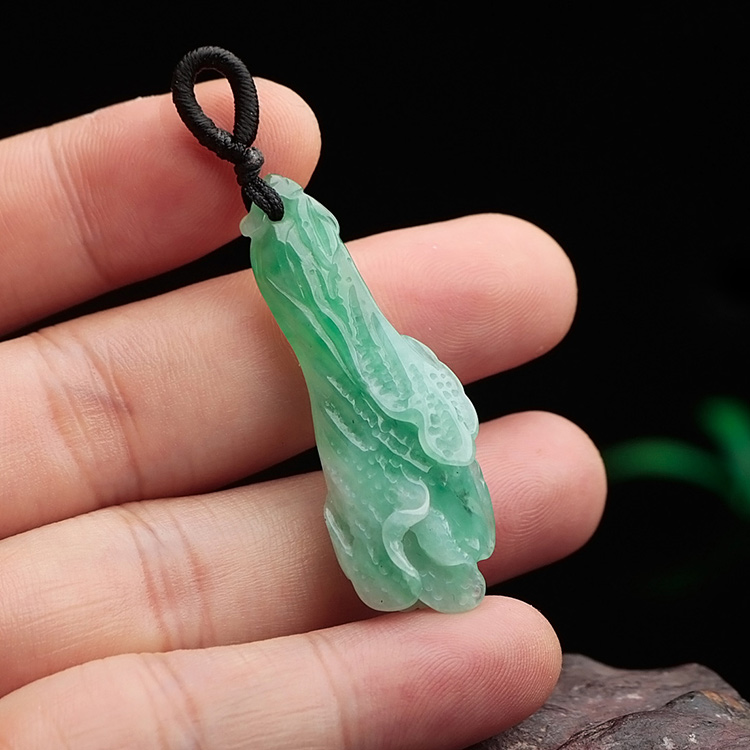 正品缅甸a货天然阳绿翡翠白菜吊坠精雕玉百财玉坠聚财玉佩男女款