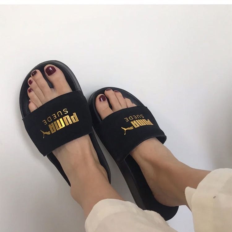 女生穿的运动拖鞋 fd6dc821-6d0c-48ea-9aa2-1be6a17f0eac.jpg