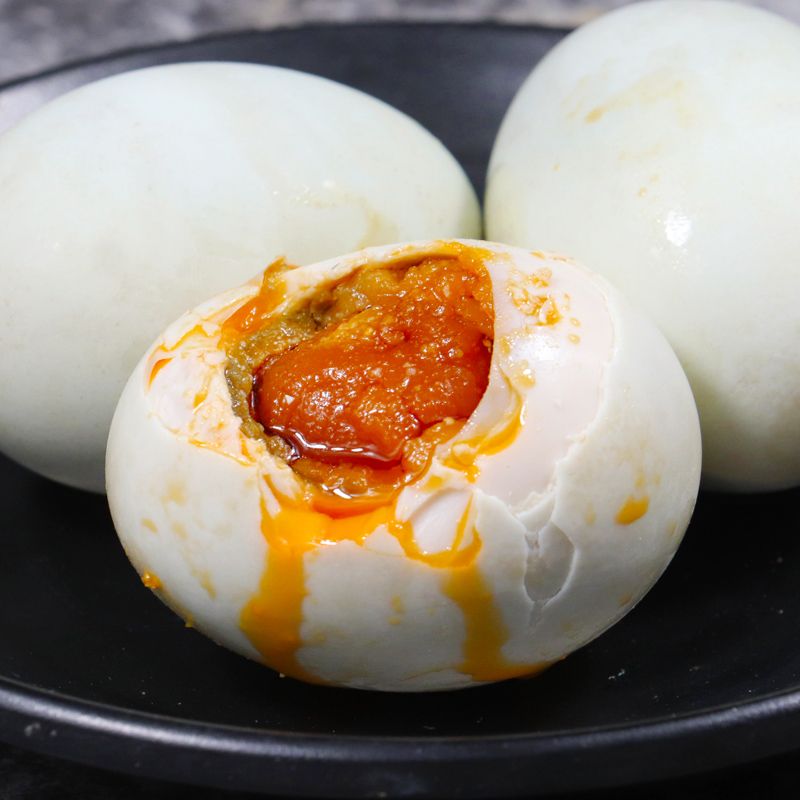 海鸭蛋是怎么流油的 5e5a51a2-58f8-41b7-9252-f369ce4f586c.jpg