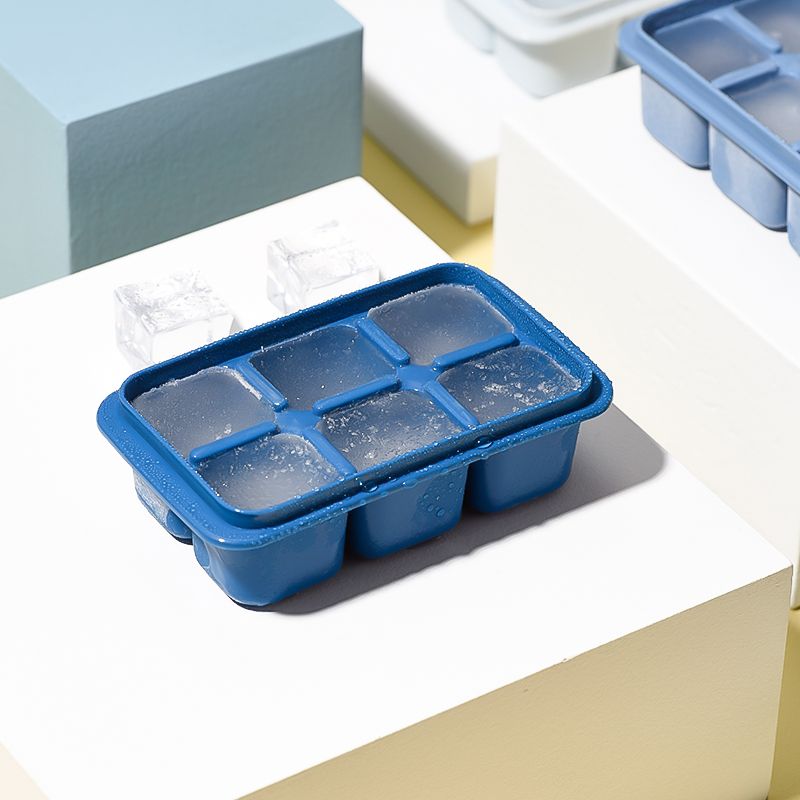 如何使用冰箱制作冰块 658c063a-f7f5-496c-9e1a-afcec9393aea.jpg