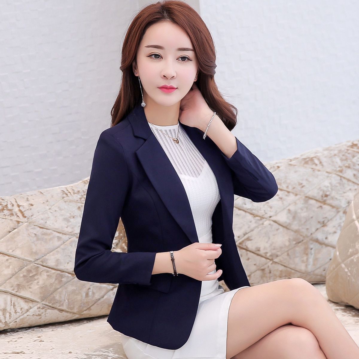 Small suit jacket women's 2020 spring, autumn and summer new short black slimming professional small suit women's long-sleeved all-match