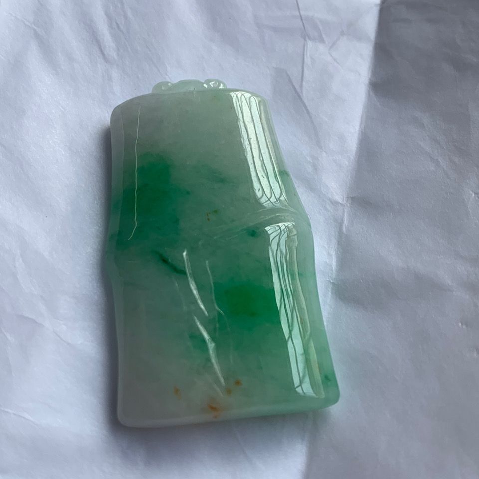 翡翠竹节,寓意节节高升,黄加绿,价格实惠.尺寸:43.5/21/5.