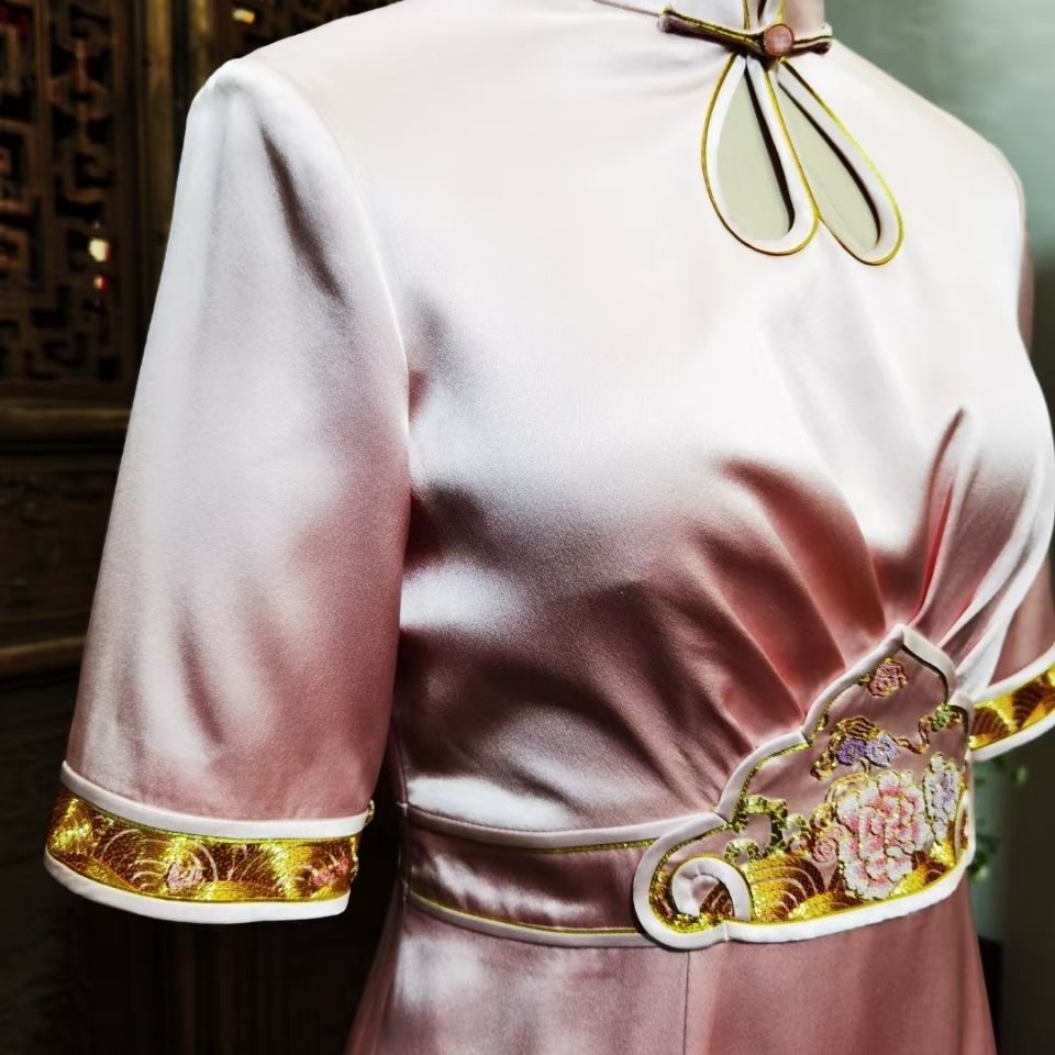 中国风复古风文艺范苏绣盘金绣打籽绣粉色改良旗袍重磅真丝