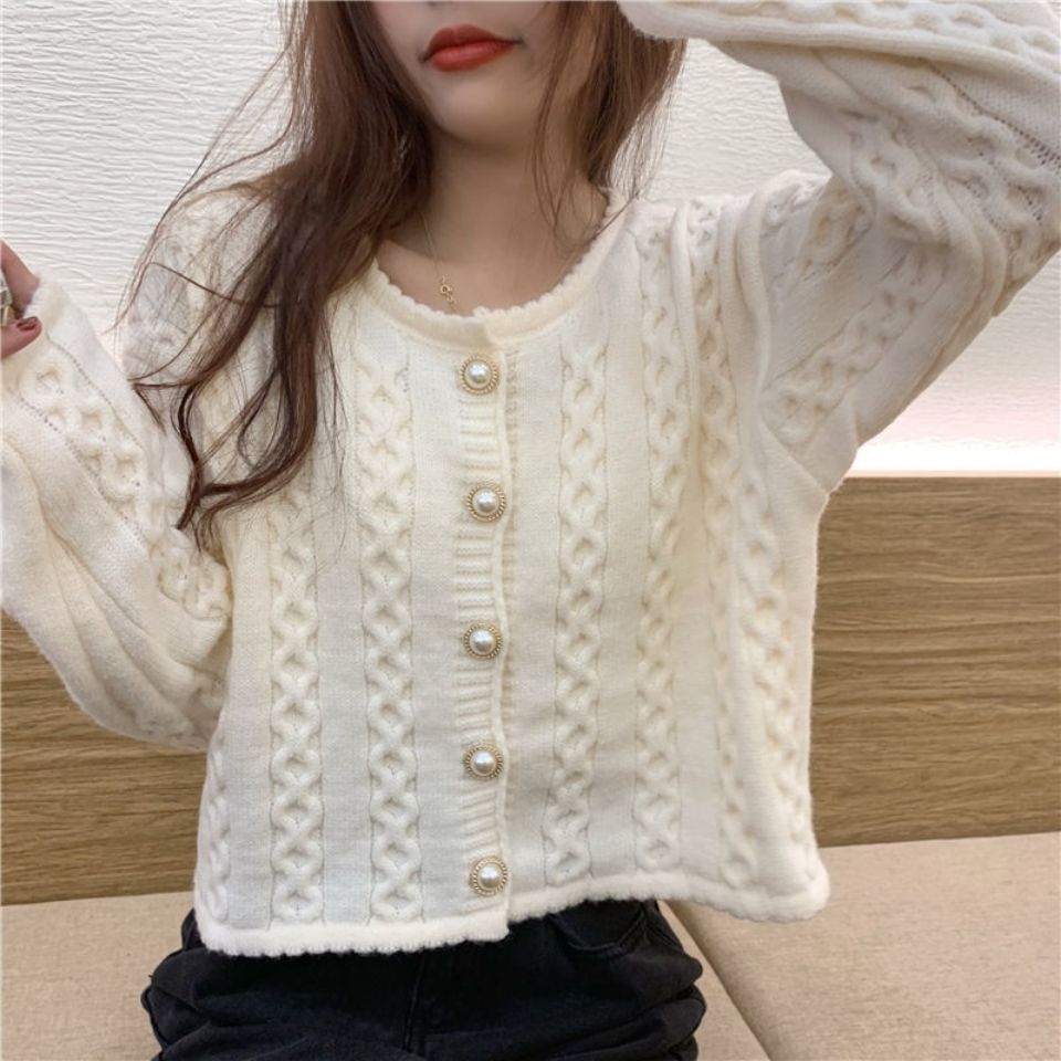 春秋款毛衣开衫外套女短款针织衫珍珠扣显瘦温柔风小心机长袖上衣