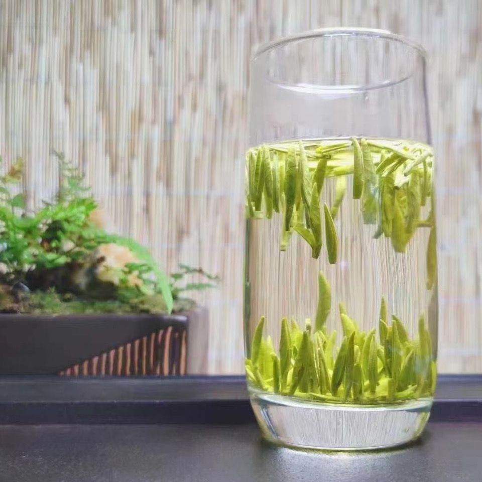 新茶:明前精品雀舌.1200米高山绿茶重量:150g
