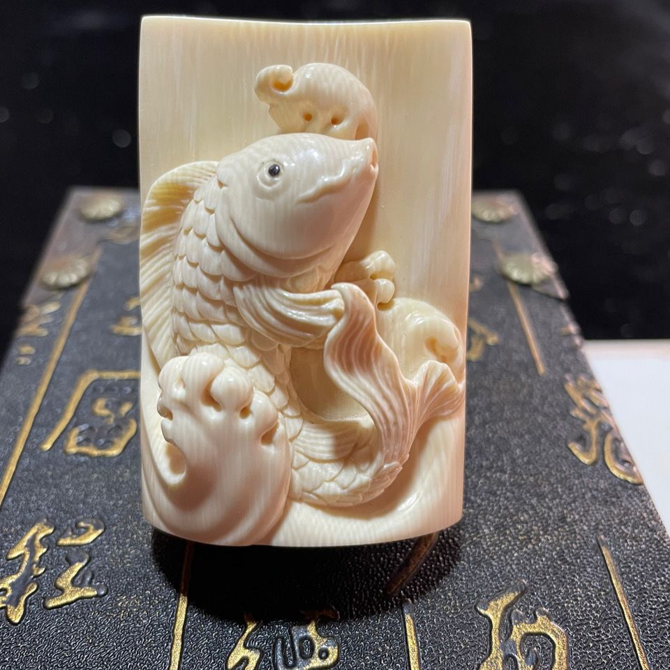 万年天然猛犸象牙鲤鱼吊坠纯手工大师雕刻挂件牌子男女款随身佩戴