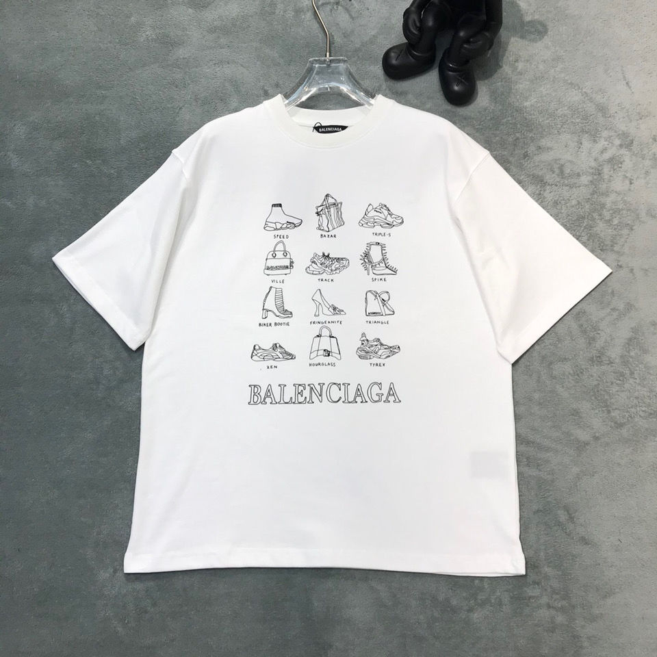 balenciag t恤版型依旧延续家族经典的os宽松裁剪 百搭养眼