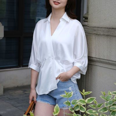 27682/防晒白色高端丝质缎面V领女夏宽松收腰简约气质韩版港风T恤2021夏