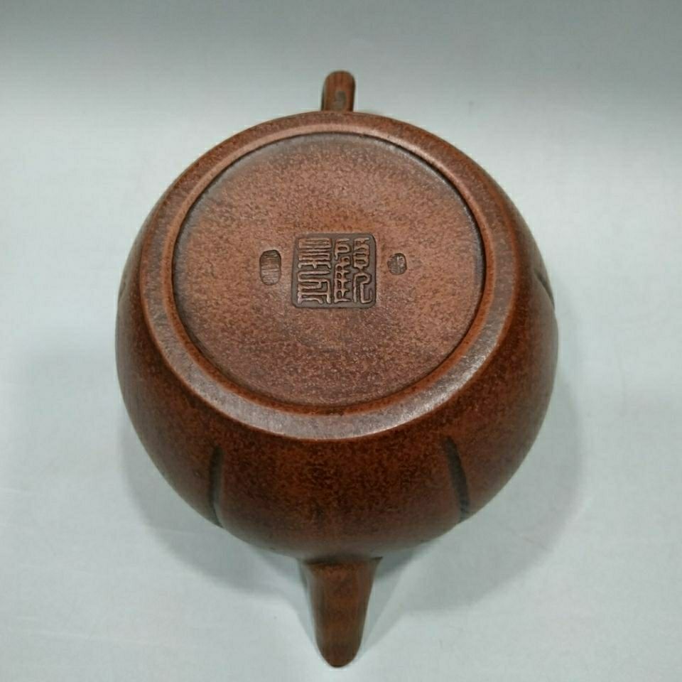 紫砂壶 底款:顾景舟  容量550cc  尺寸18.5×10×11泥料:底槽清