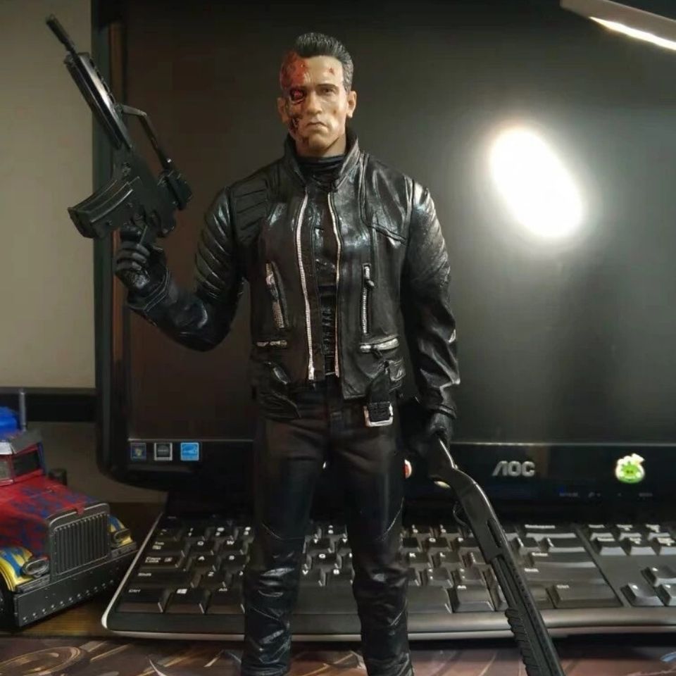 终结者2 t2 t800 战损版比例:1:6带座约35cm重量:约0.8kg